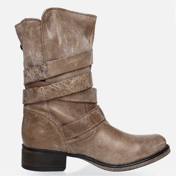 ✨HP✨Steve Madden Brewzzer distressed leather boots - Picture 2 of 10